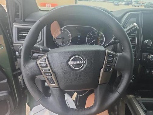 2024 Nissan Titan SV
