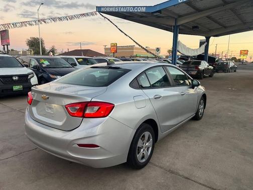2018 Chevrolet Cruze LS