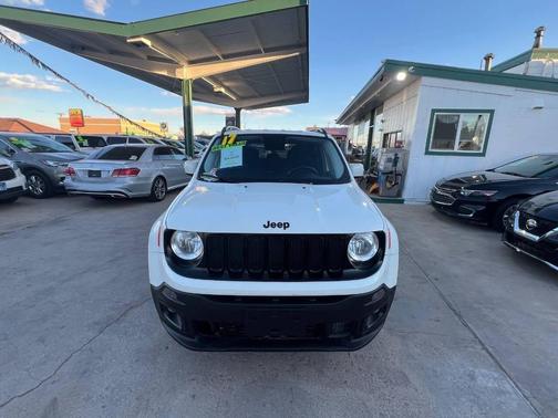 Alpine White 2017 Jeep Renegade Latitude