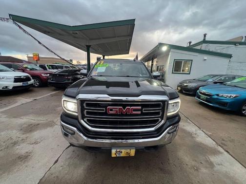 Onyx Black 2017 GMC Sierra 1500 SLE