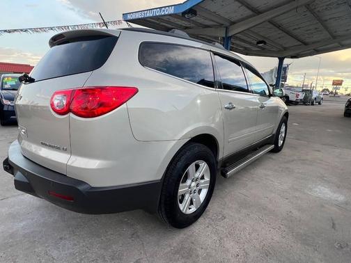 Beige 2011 Chevrolet Traverse 2LT