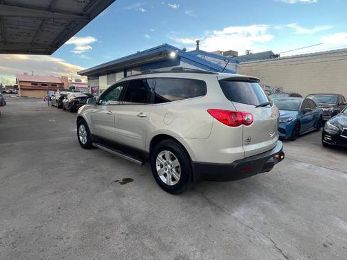 Beige 2011 Chevrolet Traverse 2LT