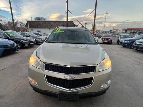 Beige 2011 Chevrolet Traverse 2LT
