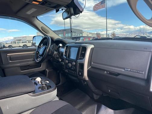 2017 RAM 2500 Big Horn Crew Cab 4x4 6'4' Box