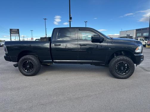 2017 RAM 2500 Big Horn Crew Cab 4x4 6'4' Box