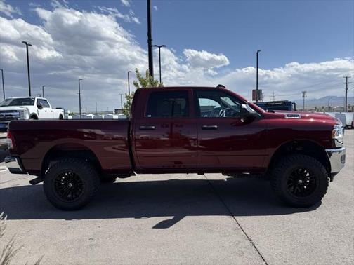 2022 RAM 2500 Tradesman Crew Cab 4x4 6'4' Box