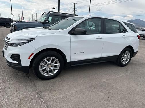 2022 Chevrolet Equinox LS