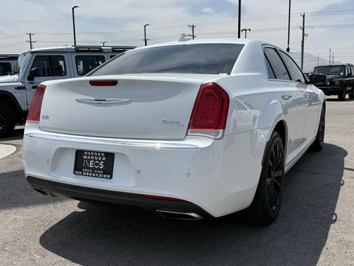 2017 Chrysler 300C Base