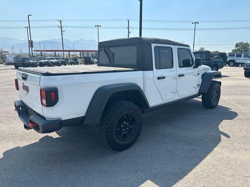 Bright White Clearcoat 2021 Jeep Gladiator Mojave 4x4