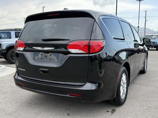 2024 Chrysler Voyager LX