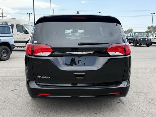 2024 Chrysler Voyager LX