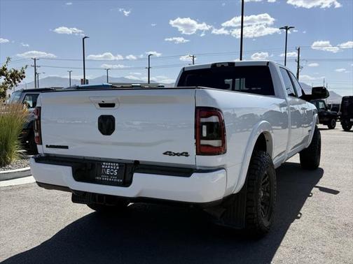 2022 RAM 3500 Laramie Crew Cab 4x4 8' Box