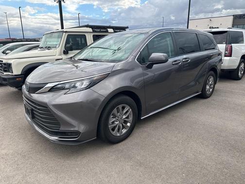 2024 Toyota Sienna LE