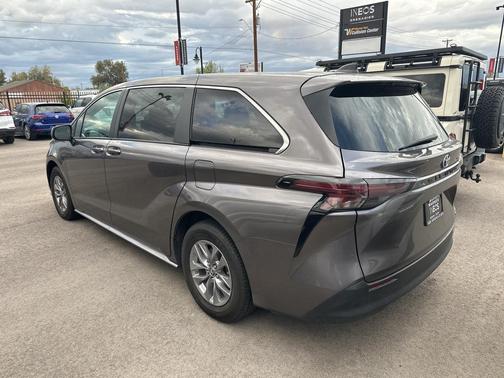 2024 Toyota Sienna LE