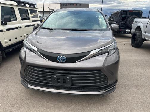 2024 Toyota Sienna LE