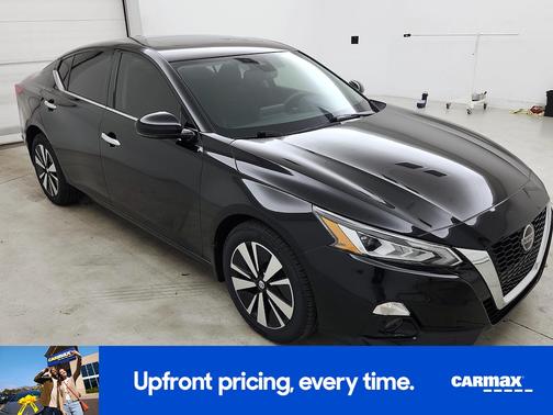 Black 2020 Nissan Altima SV