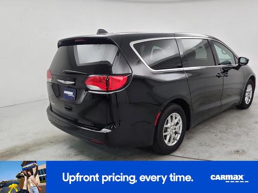 2025 Chrysler Voyager LX