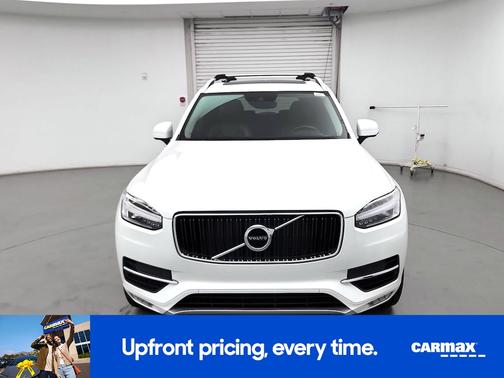 White 2019 Volvo XC90 T6 Momentum