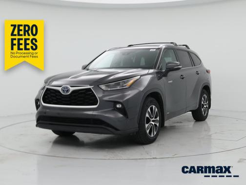 Gray 2021 Toyota Highlander Hybrid XLE