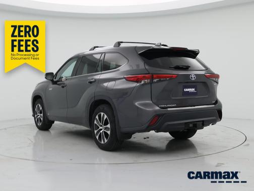 Gray 2021 Toyota Highlander Hybrid XLE
