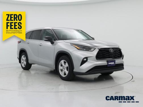 Silver 2024 Toyota Highlander LE