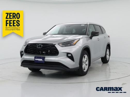 Silver 2024 Toyota Highlander LE