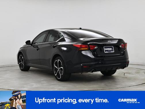 Black 2024 Nissan Altima SR