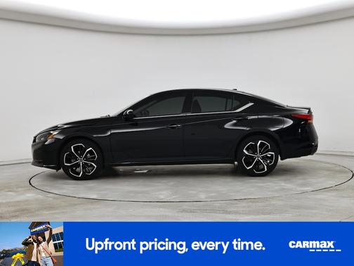 Black 2024 Nissan Altima SR