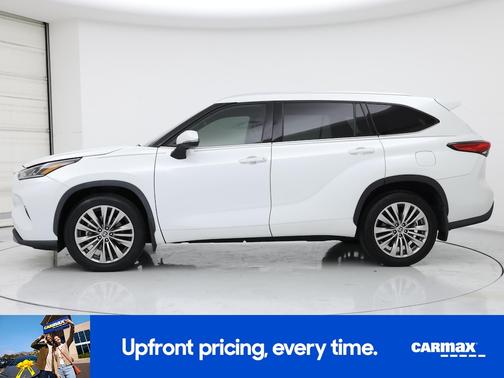 White 2022 Toyota Highlander Platinum