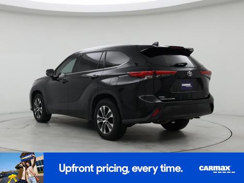 Black 2020 Toyota Highlander XLE