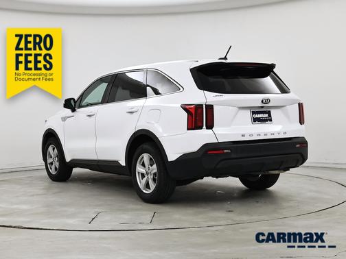 White 2021 Kia Sorento LX