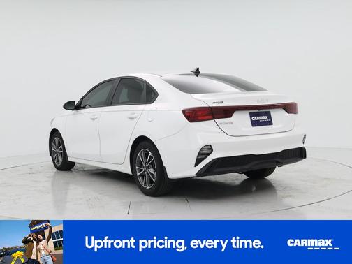 White 2023 Kia Forte LXS