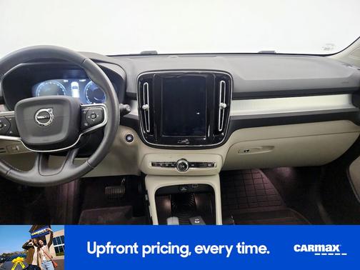 Red 2019 Volvo XC40 T4 Momentum