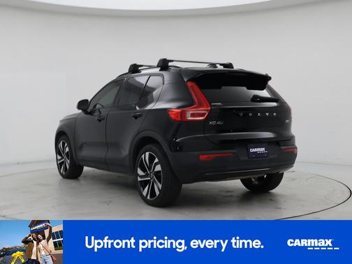 2023 Volvo XC40 B5 Plus Dark Theme