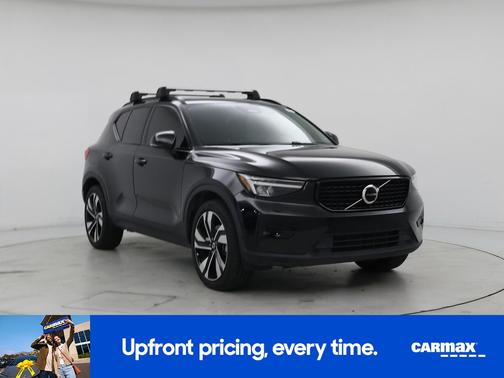 2023 Volvo XC40 B5 Plus Dark Theme