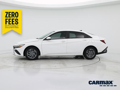 White 2024 Hyundai ELANTRA SEL
