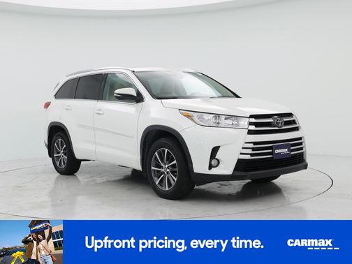 White 2018 Toyota Highlander XLE