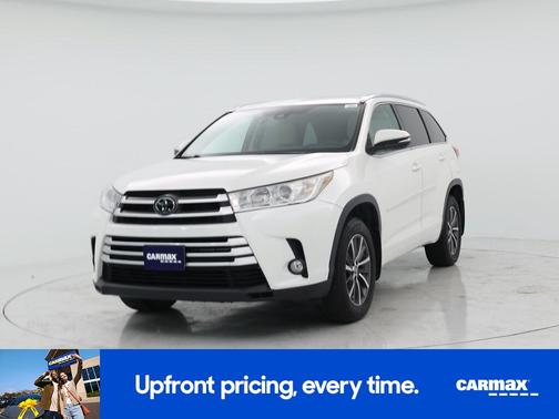 White 2018 Toyota Highlander XLE