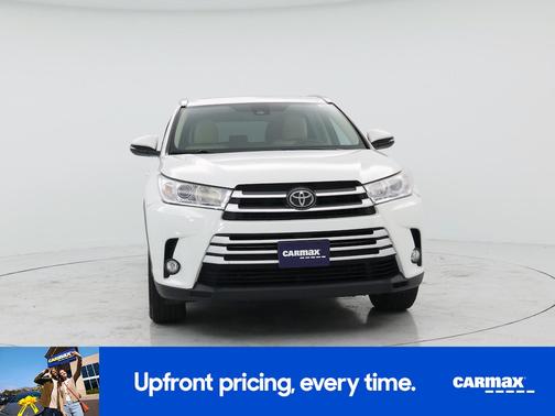 White 2018 Toyota Highlander XLE