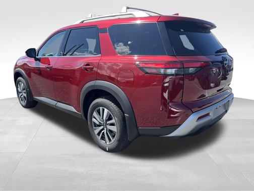 2025 Nissan Pathfinder SL 4WD