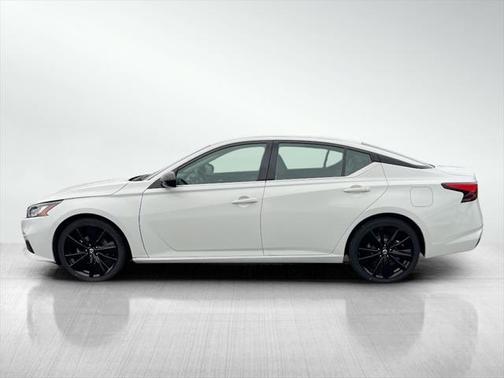 2022 Nissan Altima SR FWD