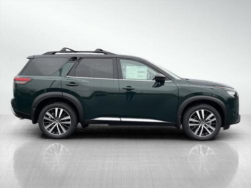 2025 Nissan Pathfinder Platinum 4WD