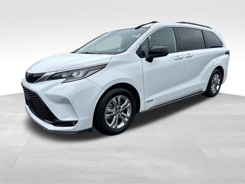 2021 Toyota Sienna XSE 7 Passenger