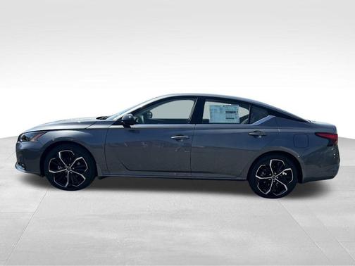 2025 Nissan Altima SR FWD