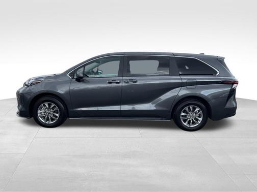 2025 Toyota Sienna LE