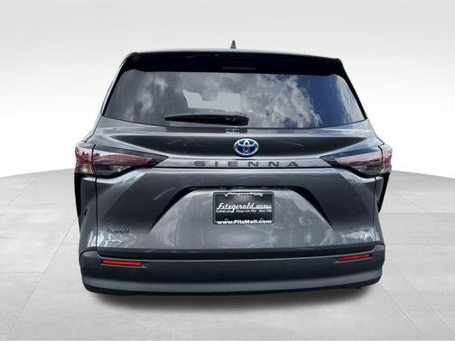 2025 Toyota Sienna LE