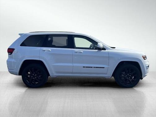2022 Jeep Grand Cherokee Laredo