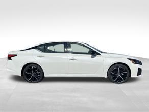 2025 Nissan Altima SR FWD