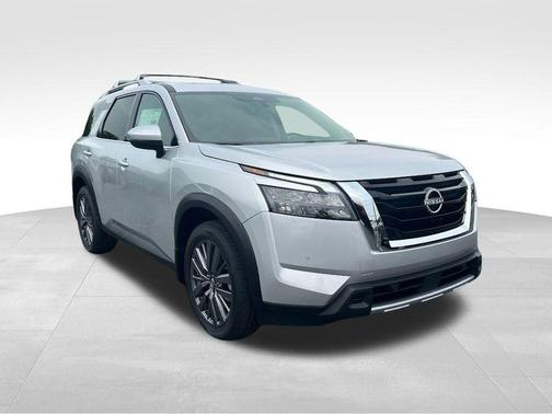 2025 Nissan Pathfinder SL 4WD