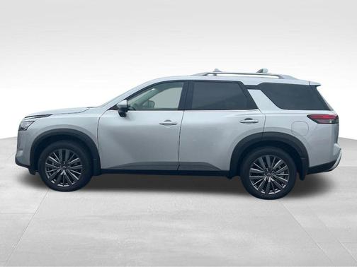 2025 Nissan Pathfinder SL 4WD